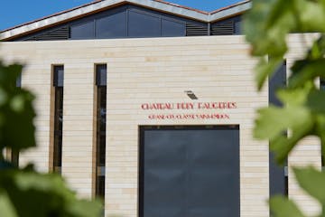 Entrance to Château Péby Faugères